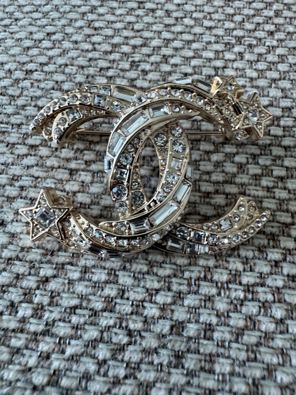 New Super Rare Classic Chanel CC Crystal Embellished Gold Shooting Star Brooch